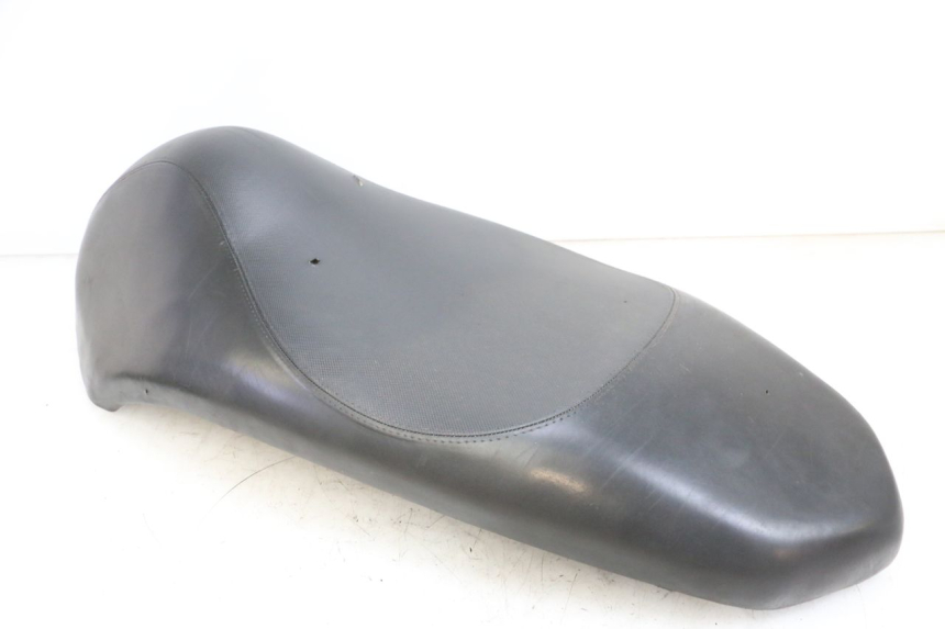 photo de SELLE PEUGEOT KISBEE 4T 50 (2018 - 2022) - Stato della superficie e materiale