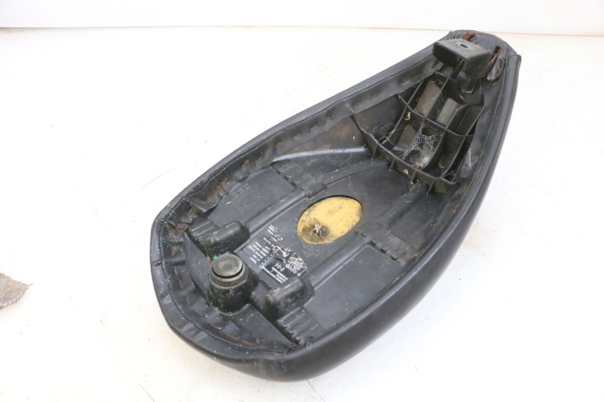 photo de SELLE PEUGEOT LUDIX 50 (2008 - 2017) - Dettagli dei punti di fissaggio