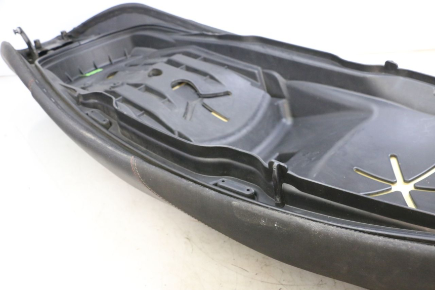 photo de SELLA PIAGGIO MP3 HPE 350 (2018 - 2020) - Primo piano tecnico