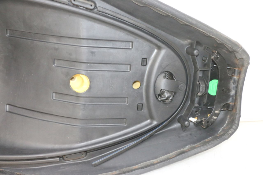 photo de SELLE PIAGGIO MP3 RL 250 (2006 - 2010) - Dettagli dei punti di fissaggio