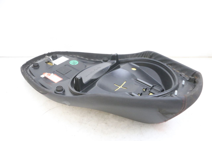 photo de SELLE YAMAHA NEOS NEO'S 4T 50 (2008 - 2016) - Stato della superficie e materiale