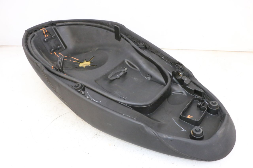 photo de SELLE PIAGGIO NEW TYPHOON 50 (2018 - 2021) - Zoom sui componenti