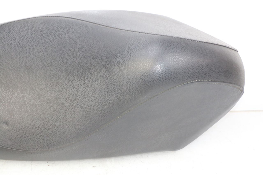 photo de SELLE PEUGEOT KISBEE 2T 50 (2010 - 2017)