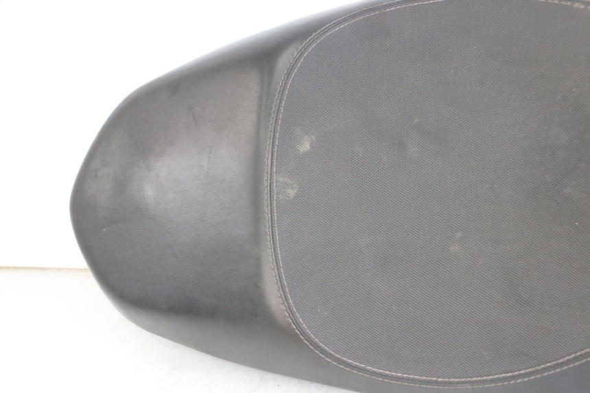 photo de SELLE PEUGEOT KISBEE 2T 50 (2010 - 2017)