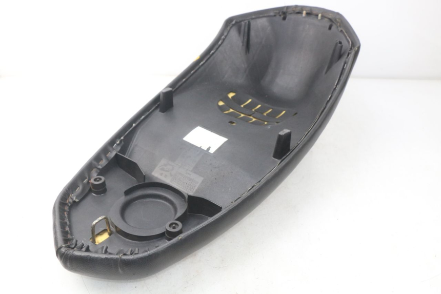 photo de SELLE PEUGEOT KISBEE 4T 50 (2010 - 2017)