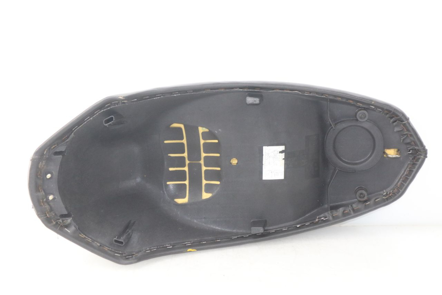 photo de SELLE PEUGEOT KISBEE 4T 50 (2010 - 2017)