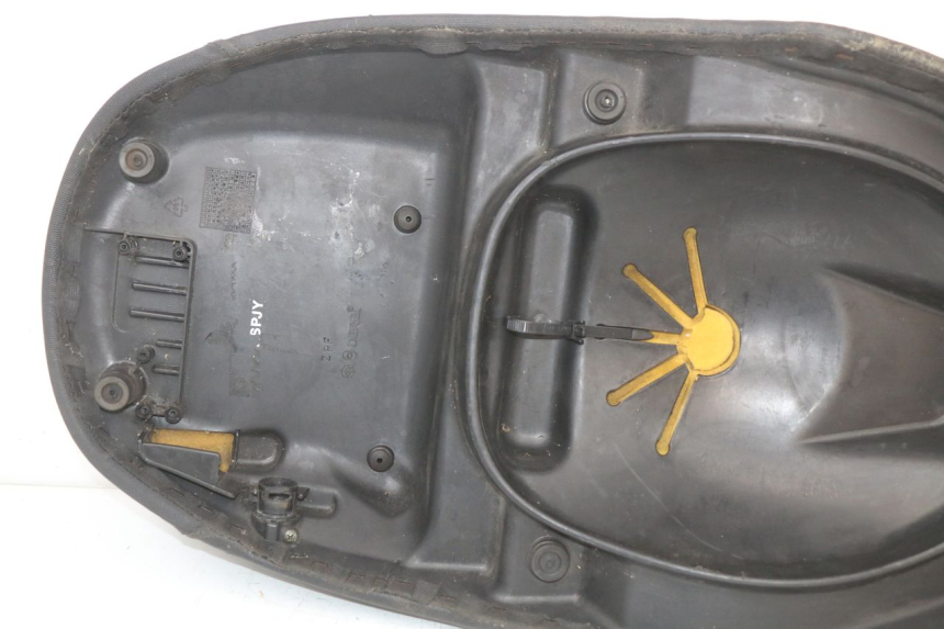 photo de SELLA PIAGGIO FLY 4T 50 (2004 - 2010)