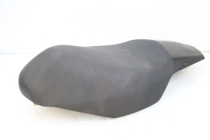 photo de SELLA PEUGEOT SPEEDFIGHT 4 4T EFI 50 (2021 - 2025) - Stato della superficie e materiale