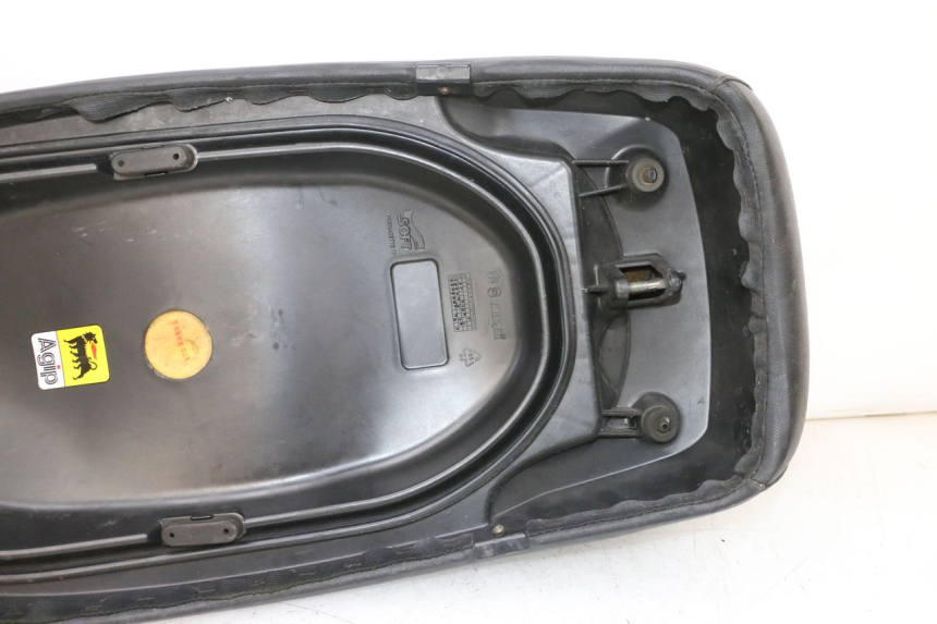 photo de SELLA PIAGGIO VESPA GTS SUPER IE 125 (2009 - 2016) - Stato della superficie e materiale