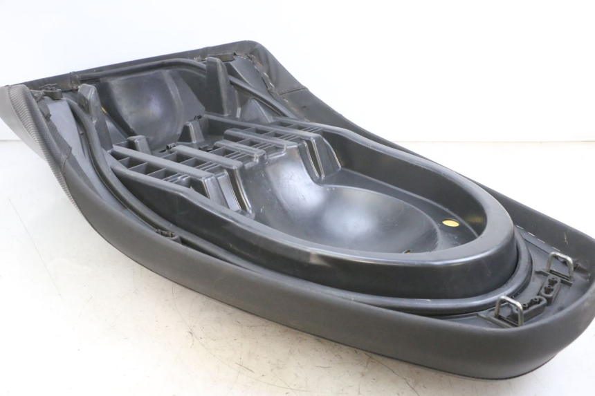 photo de SELLE YAMAHA XMAX X-MAX 125 (2006 - 2009) - Dettaglio del componente