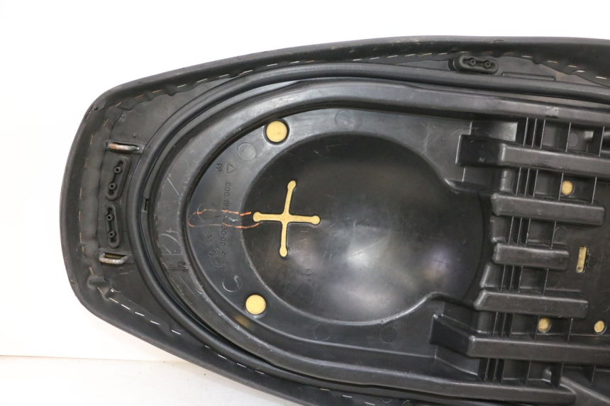 photo de SELLE YAMAHA XMAX X-MAX 125 (2006 - 2009) - Stato della superficie e materiale