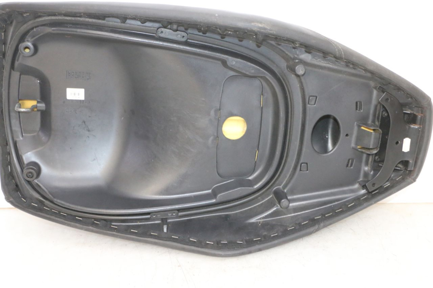 photo de SELLE PIAGGIO XEVO - X EVO 125 (2007 - 2017) - Dettagli dei punti di fissaggio