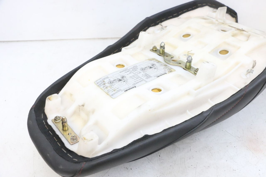 photo de SELLA KAWASAKI ZR 7 750 (1999 - 2001) - Zoom sullo stato d'uso