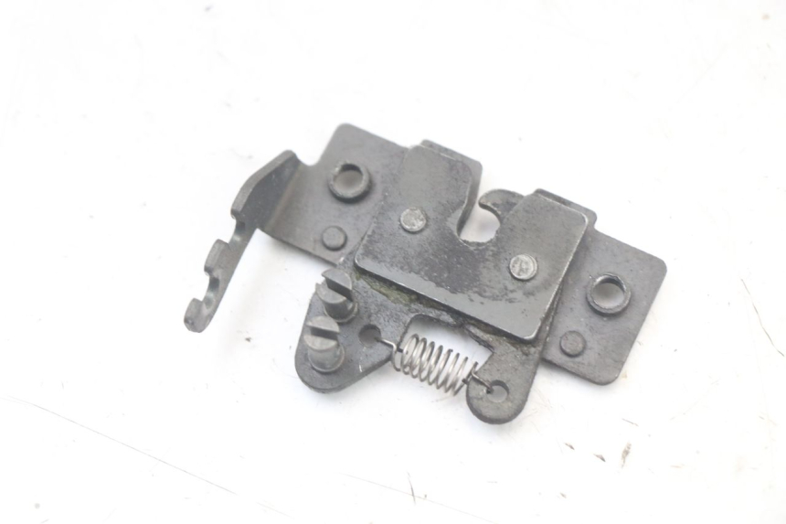 photo de SERRATURA SELLA PIAGGIO XEVO - X EVO 125 (2007 - 2016) - Dettaglio del componente