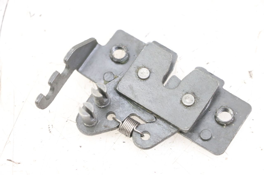 photo de SERRATURA SELLA PIAGGIO XEVO - X EVO 125 (2007 - 2016) - Dettaglio del componente