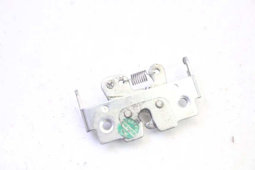 photo de Serratura sella SUZUKI BURGMAN 125 (2007 - 2014) - Zoom sullo stato d'uso