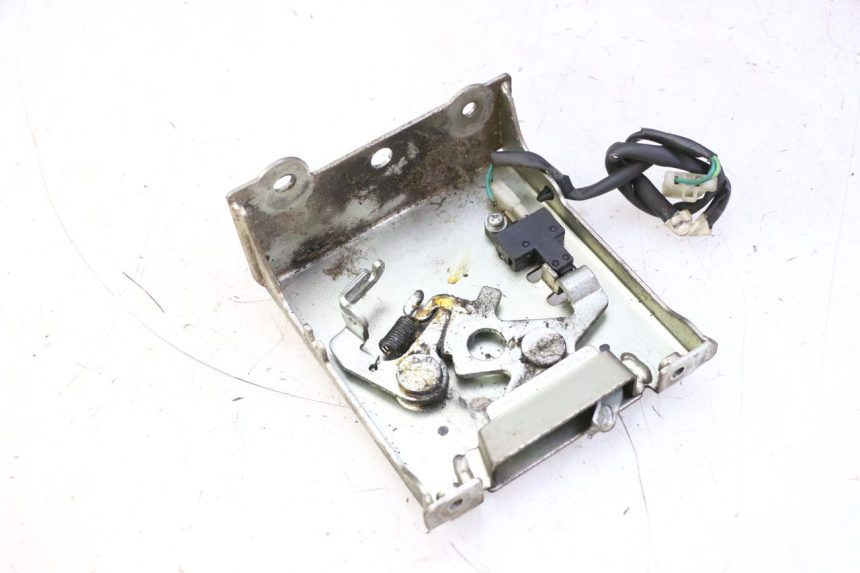 photo de SERRATURA SELLA HONDA FES S-WING SWING ABS 125 (2007 - 2015) - Dettagli dei punti di fissaggio