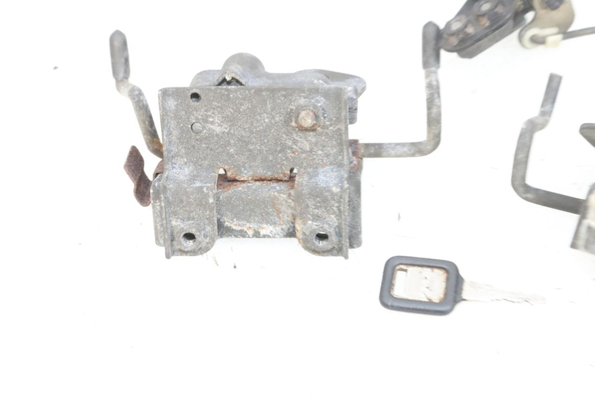 photo de SERRATURA SELLA KAWASAKI GPX R WARBIRD 600 (1988 - 1993) - Zoom sullo stato d'uso