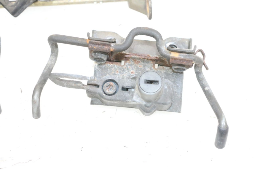 photo de SERRATURA SELLA KAWASAKI GPX R WARBIRD 600 (1988 - 1993) - Stato della superficie e materiale