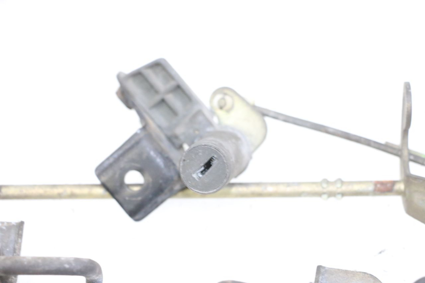 photo de SERRATURA SELLA KAWASAKI GPX R WARBIRD 600 (1988 - 1993) - Marcature e riferimenti originali