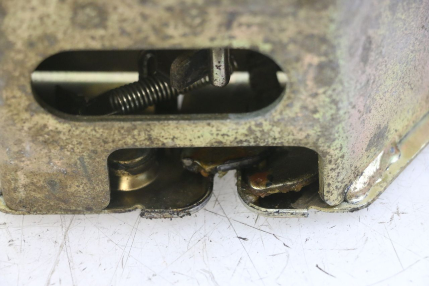 photo de SERRATURA SELLA HONDA SCV LEAD 100 (2003 - 2007) - Zoom sullo stato d'uso