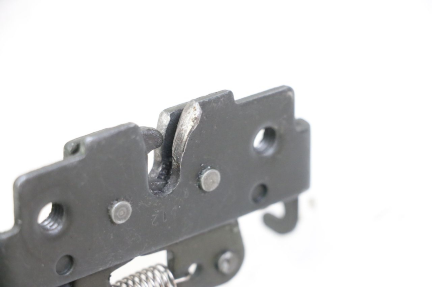 photo de SERRATURA SELLA PIAGGIO XEVO - X EVO 125 (2007 - 2016) - Dettaglio del componente