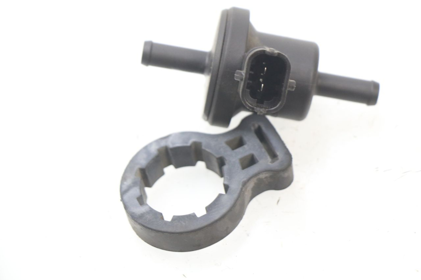 photo de SENSORE PRESSIONE ARIA PIAGGIO PRIMAVERA 125 (2013 - 2021) - Altra angolazione