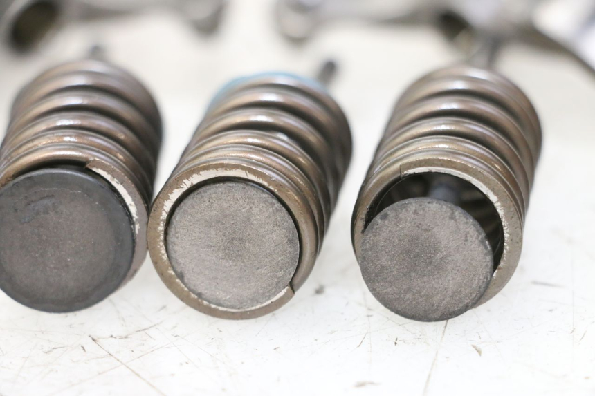 photo de VALVOLA ASPIRAZIONE SUZUKI BURGMAN 125 (2007 - 2014)