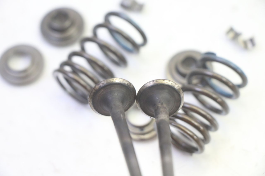 photo de VALVOLA ASPIRAZIONE SUZUKI BURGMAN 125 (2007 - 2014) - Primo piano tecnico