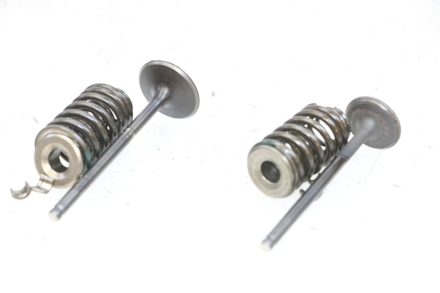 photo de VALVOLA ASPIRAZIONE KYMCO LIKE 125 (2009 - 2016) - Primo piano tecnico