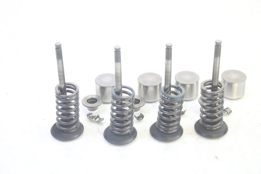 photo de VALVOLA ASPIRAZIONE YAMAHA TDM ABS 900 (2002 - 2014) - Primo piano tecnico