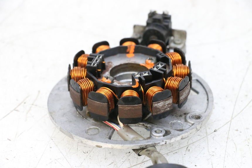 photo de STATORE MBK BOOSTER SPIRIT NAKED 50 (2004 - 2017) - Dettagli dei punti di fissaggio