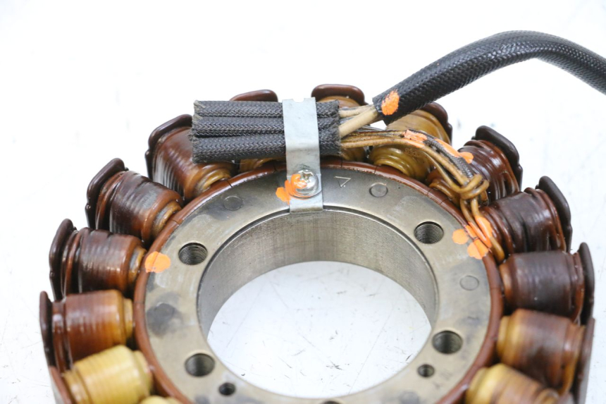 photo de STATOR YAMAHA FJR ABS 1300 (2006 - 2012) - Stato della superficie e materiale
