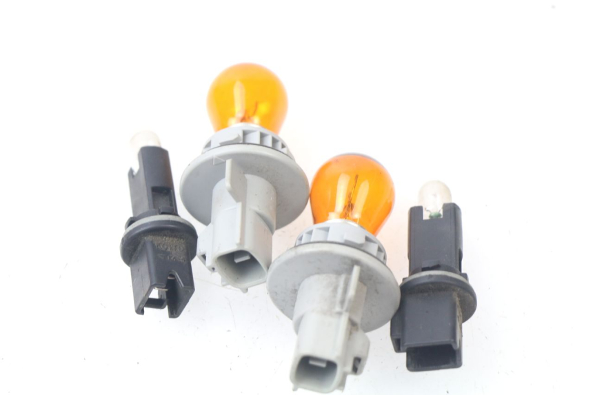 photo de SUPPORTO LAMPADINA SUZUKI AN BURGMAN 400 (2006 - 2010)