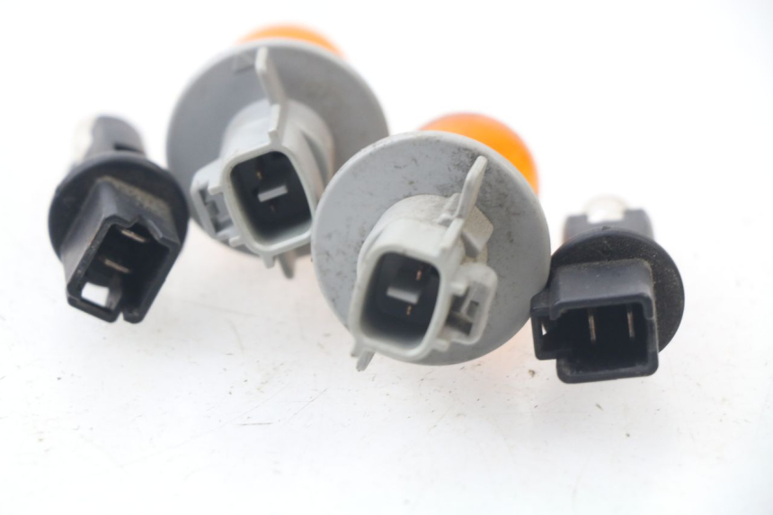 photo de SUPPORTO LAMPADINA SUZUKI AN BURGMAN 400 (2006 - 2010)