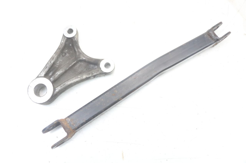 photo de SUPPORTO PINZA POSTERIORE SUZUKI GS F 500 (2004 - 2007)