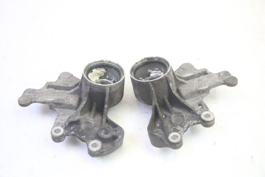 photo de SUPPORTO PINZA ANTERIORE PIAGGIO MP3 HPE 350 (2018 - 2020) - Primo piano tecnico