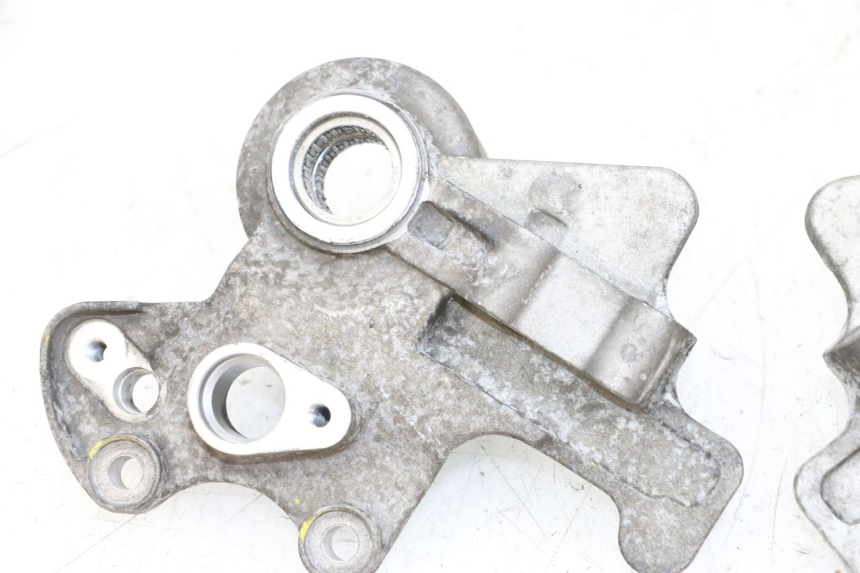 photo de SUPPORTO PINZA ANTERIORE PIAGGIO MP3 HPE 300 (2019 - 2026) - Altra angolazione