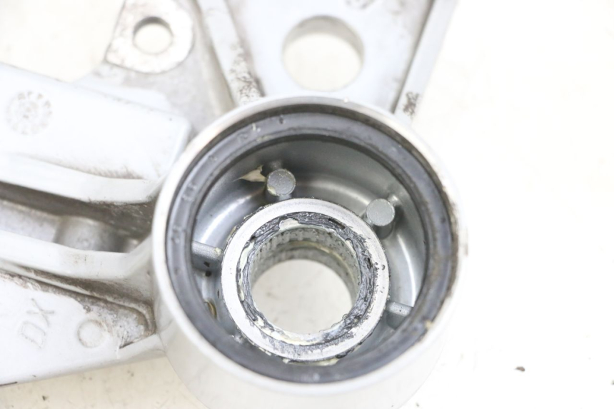 photo de SUPPORTO PINZA ANTERIORE PIAGGIO MP3 LT 400 (2007 - 2012) - Stato della superficie e materiale