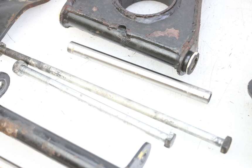 photo de SUPPORTO MOTORE PIAGGIO MP3 LT 400 (2007 - 2012) - Dettagli dei punti di fissaggio