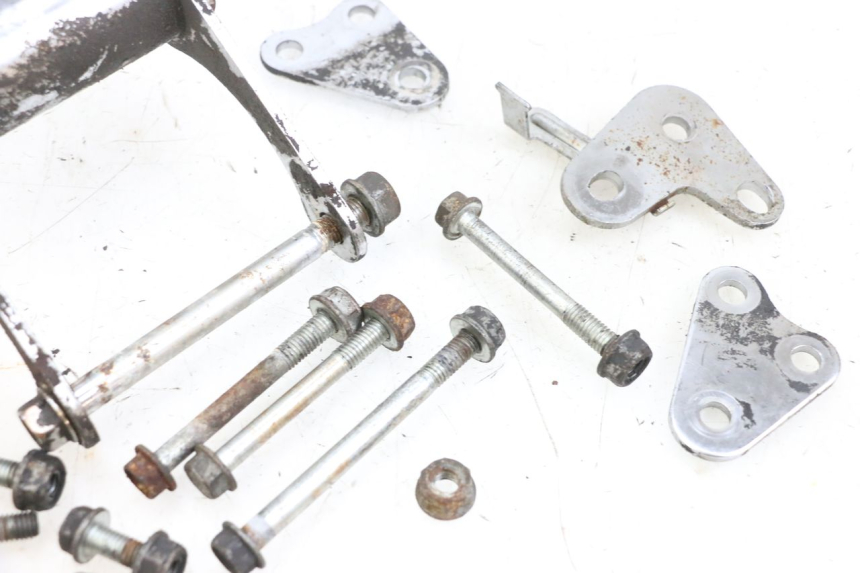 photo de SUPPORTO MOTORE KYMCO ZING 125 (1997 - 2003) - Dettagli dei punti di fissaggio