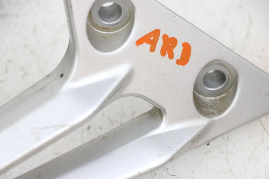 photo de SUPPORTO VASO YAMAHA FJR ABS 1300 (2006 - 2012) - Primo piano tecnico