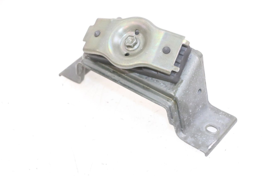 photo de SUPPORTO SERBATOIO CARBURANTE SUZUKI DL V STROM 1000 (2002 - 2007) - Primo piano tecnico