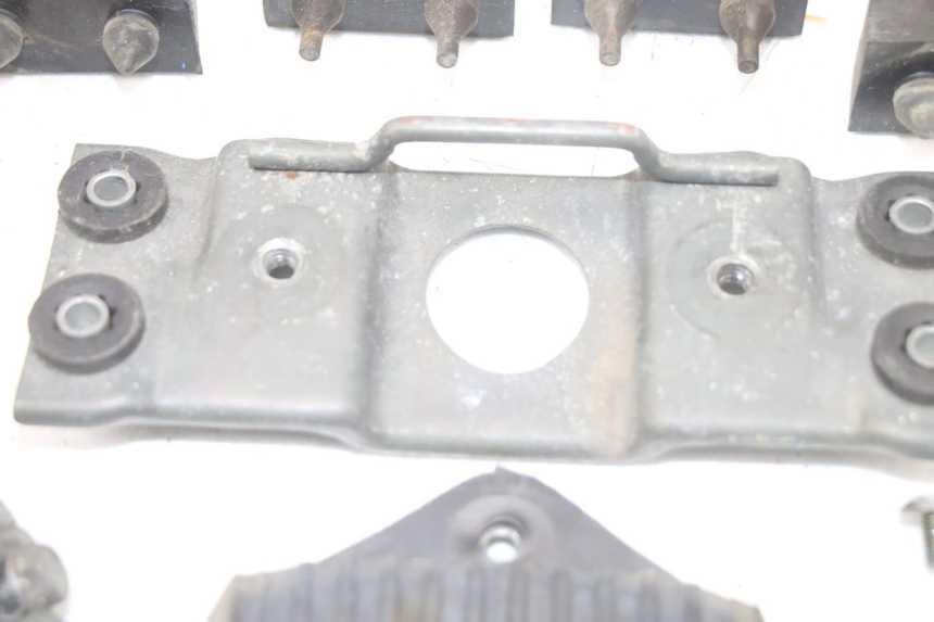 photo de SUPPORTO SERBATOIO CARBURANTE SUZUKI GSF S BANDIT 600 (2000 - 2004)