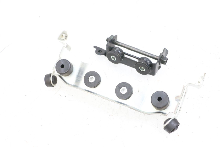 photo de SUPPORTO SERBATOIO CARBURANTE YAMAHA MT-07 MT07 ABS 700 (2018 - 2020) - Zoom sullo stato d'uso