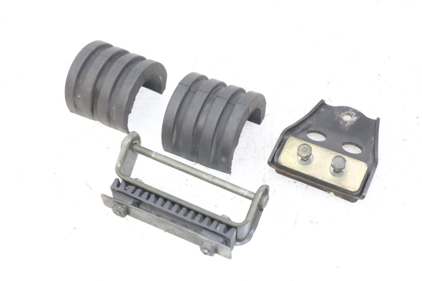 photo de SUPPORTO SERBATOIO CARBURANTE YAMAHA FZS FAZER 600 (2001 - 2003)