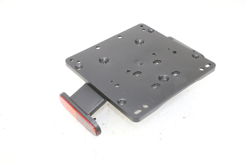 photo de PORTATARGA PIAGGIO MP3 HPE 300 (2019 - 2026) - Altra angolazione