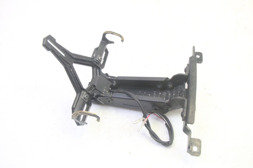 photo de PORTATARGA YAMAHA TRICITY 300 (2020 - 2024) - Dettagli dei punti di fissaggio