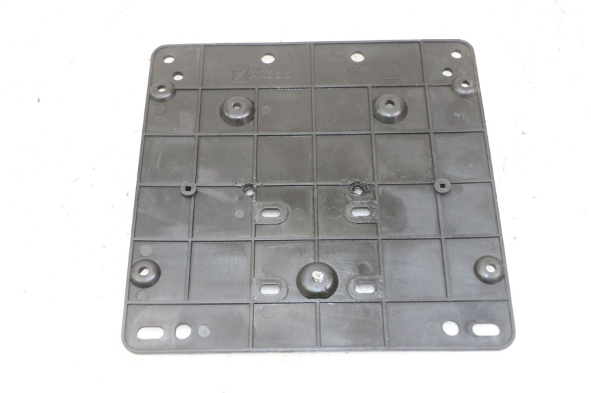 photo de SUPPORTO TARGA PIAGGIO XEVO - X EVO 125 (2007 - 2017) - Dettaglio del componente