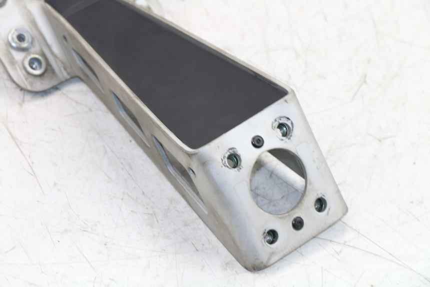 photo de SUPPORTO TARGA YAMAHA YZF R6 600 (2010 - 2016)